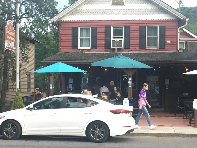 Sportsman's Alamo Bar and Grill - Phoenicia