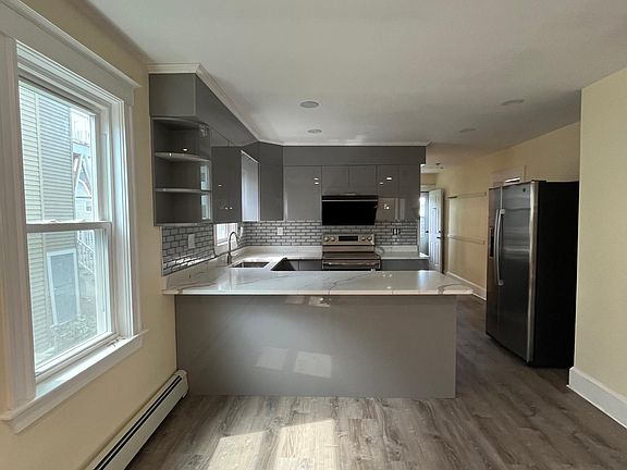 3rd image of 185 Arlington St #185