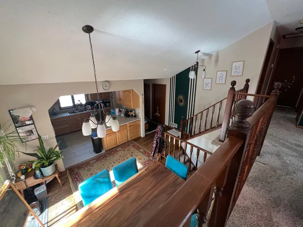 2058 Lexington Ave N, Roseville, MN 55113