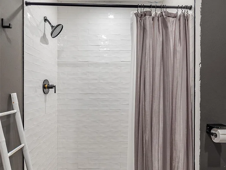 904 Acorn Oaks Dr — Photo 23