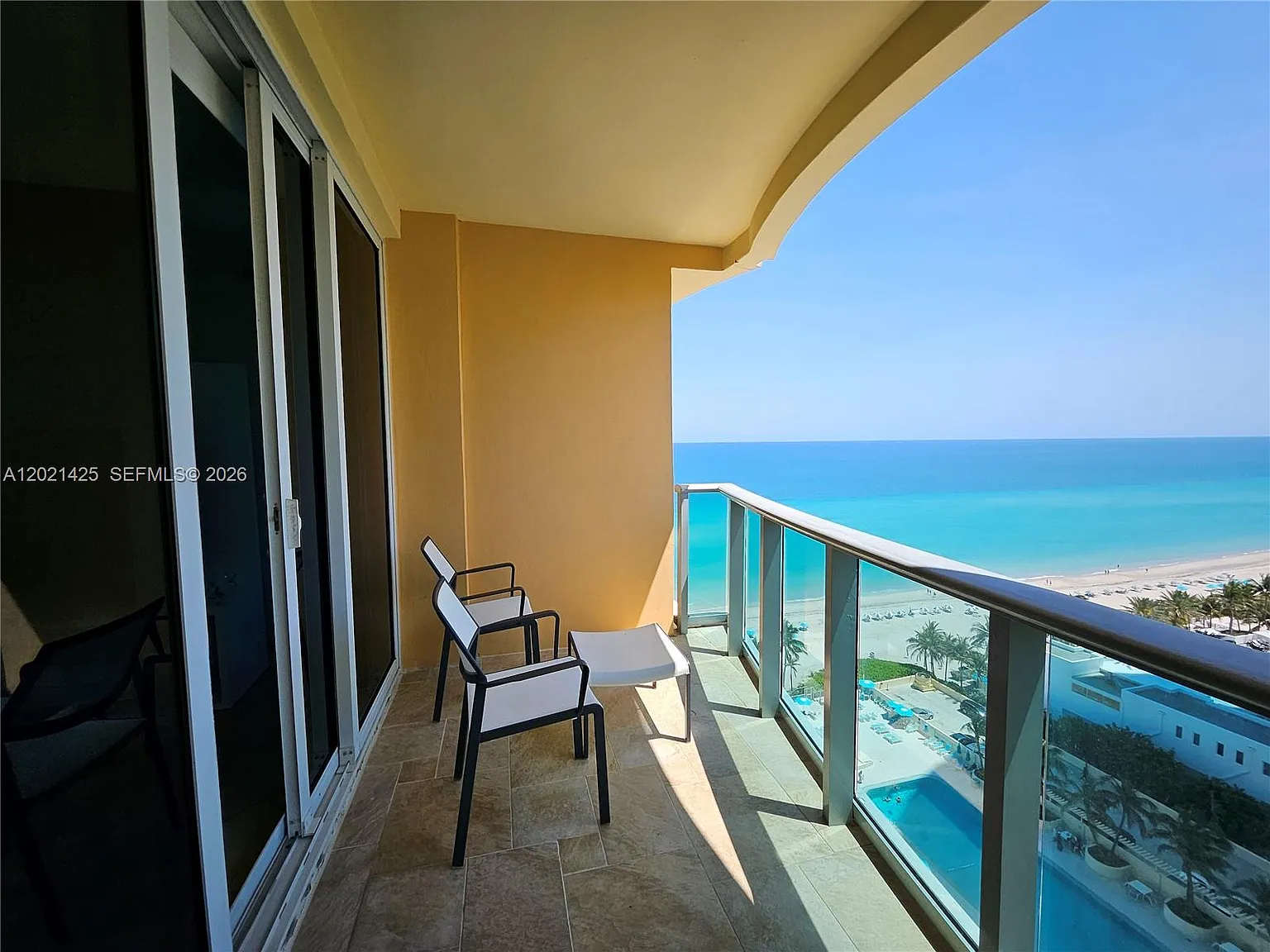 Wave Condo — Photo 2