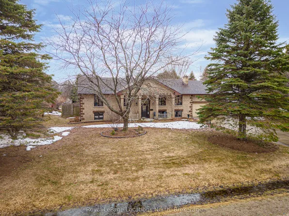 15 Blackburn Ave, Clearview, ON L0M 1P0
