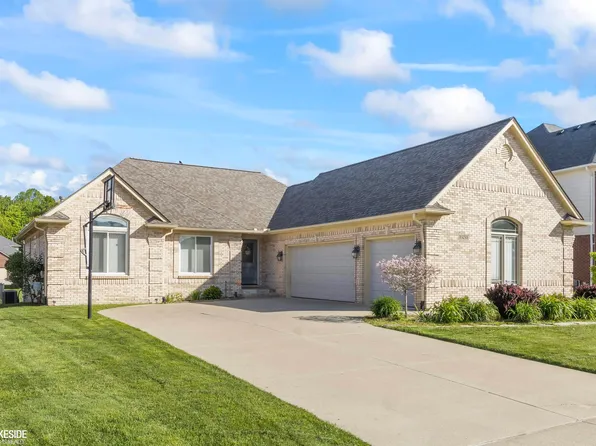 16153 Bishopsgate Dr, Macomb, MI 48044