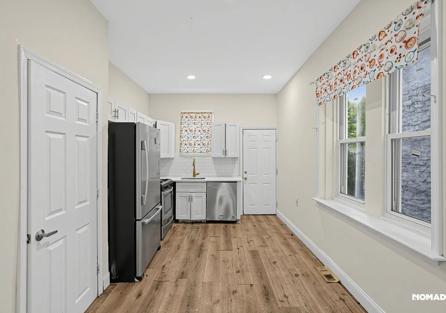 Beautifully Renovated, Sun-Filled 5BR Home with Central Air & Private Backyard — Photo 4