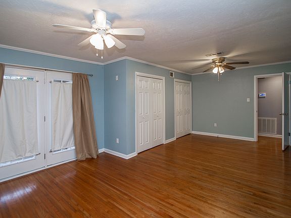 4th image of 803 Shamrock Dr