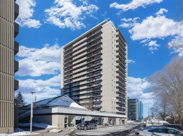 158 A McArthur Ave #303, Ottawa, ON K1L 8E7