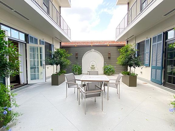 4th image of 731 Saint Charles Ave #204