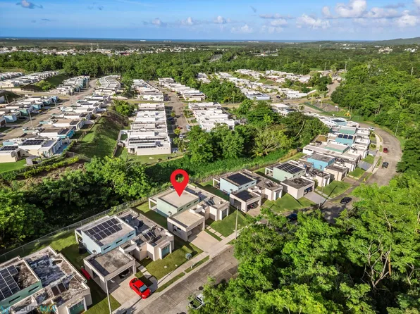 10 Calle Mucaro, Rio Grande, PR 00745