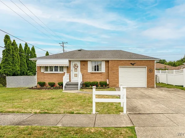 8 Satinwood Dr, Cheektowaga, NY 14225