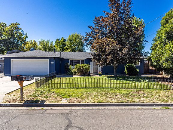 2nd image of 832 La Loma Dr
