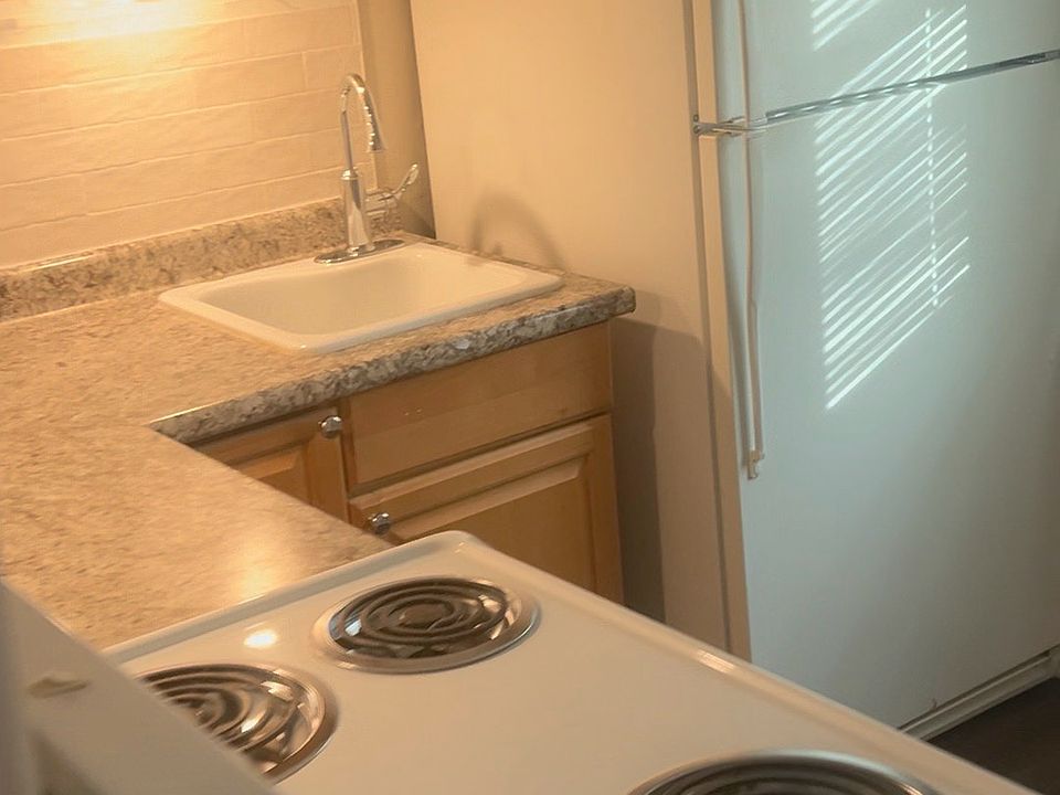 1st image of 733 Rosswell Ave #1