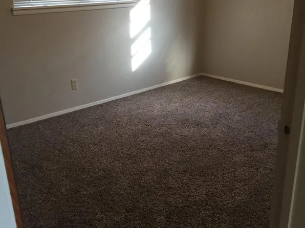 1501 Ennis St, Plainview, TX 79072