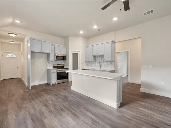 1206 E 11th Ave, Corsicana, TX 75110