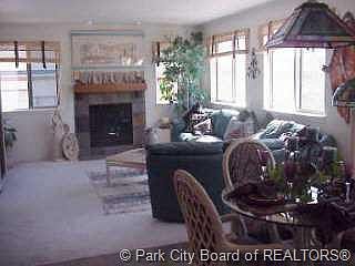 4th image of 6008 N Kingsford Ave