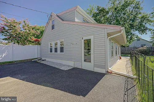 136 N Read Ave #B Photo 1