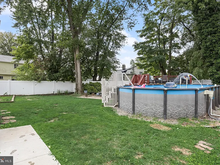 32 Larkin Rd — Photo 21