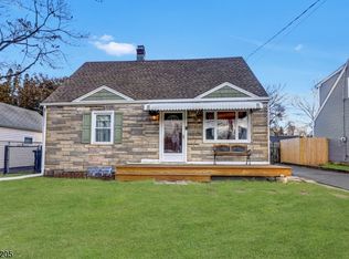 12 Rockridge Rd, Haskell, NJ 07420