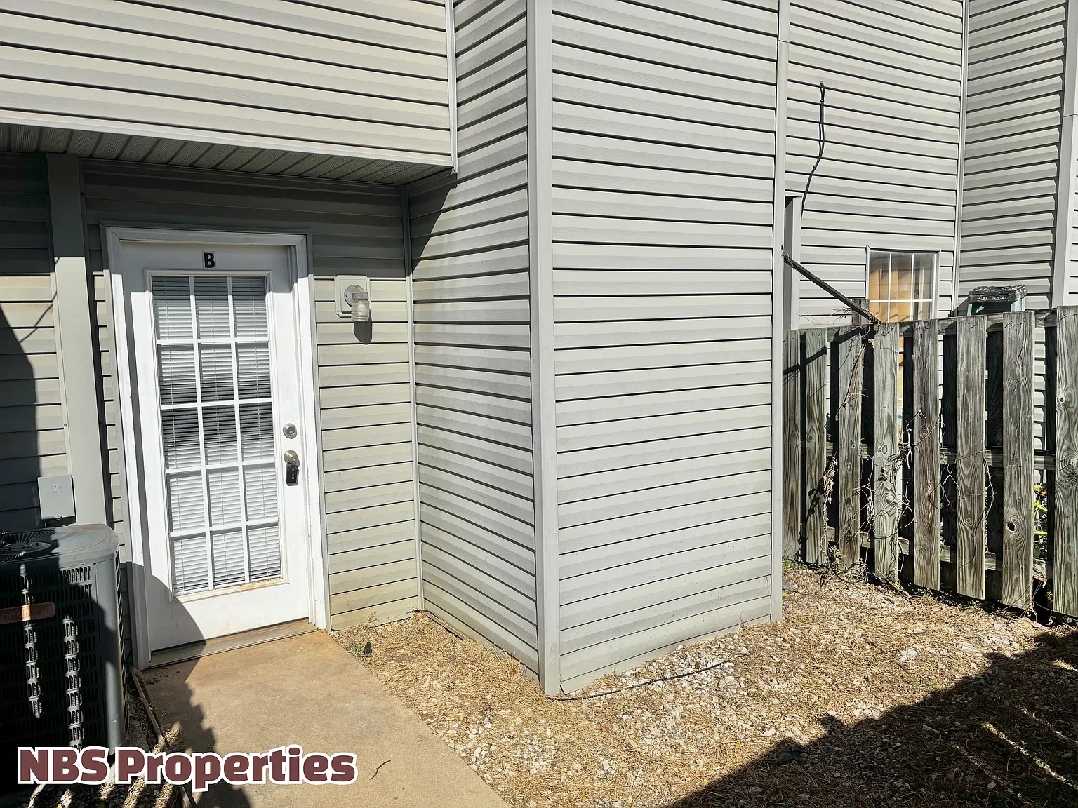 2 bed, 1100 sqft, $1,595 — Photo 1