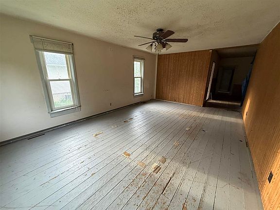 3rd image of 127 W Clark St