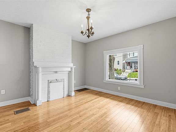 4th image of 104 Marie Ave