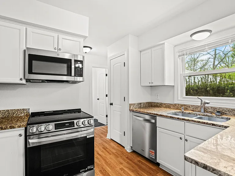 11827 W Diane Dr — Photo 2