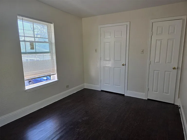 302 71st St #2 — Photo 5