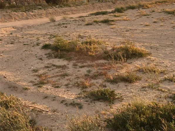 9730 Visalia Ave, Lucerne Valley, CA 92356