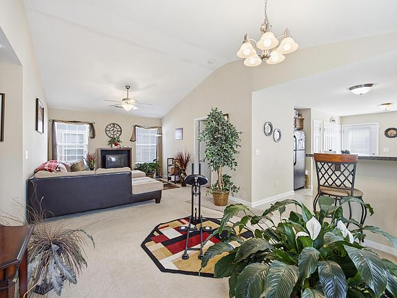 5th image of 788 Burgess Ave