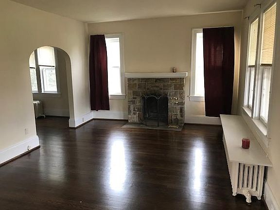 4th image of 143 Wildhurst Ave NE