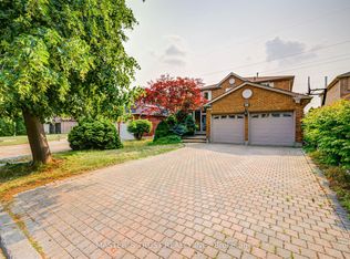 24 Queensgate Ct, Markham, ON L3R 8L5