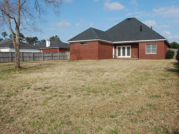 Large privacy fenced back yard