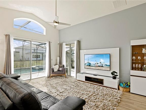 5th image of 3930 Oakville Ave