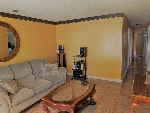 2nd image of 2962 Park Ln