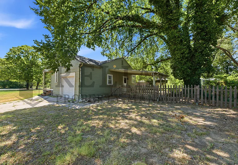 2017 S Green Acres Dr — Photo 2