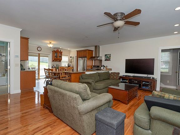 4th image of 30 Orchard St