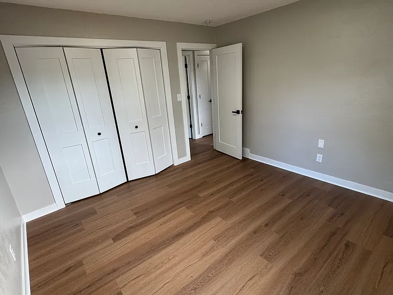 2324 Elm St — Photo 13