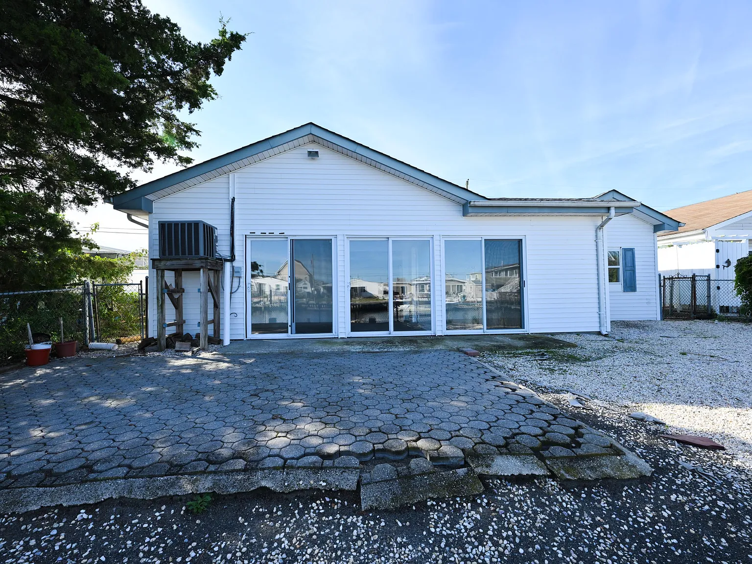 3 bed, 1100 sqft, $2,250 — Photo 4
