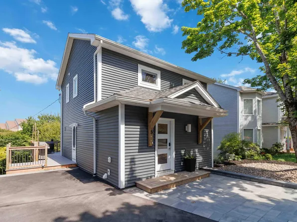 5 Kilbirnie Ln, Halifax, NS B3M 4E4