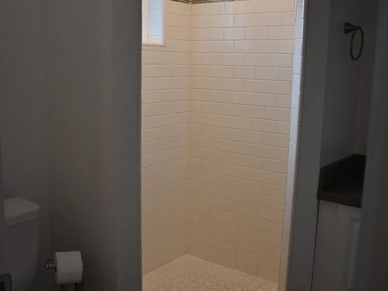 1134 Mentone Ave — Photo 5