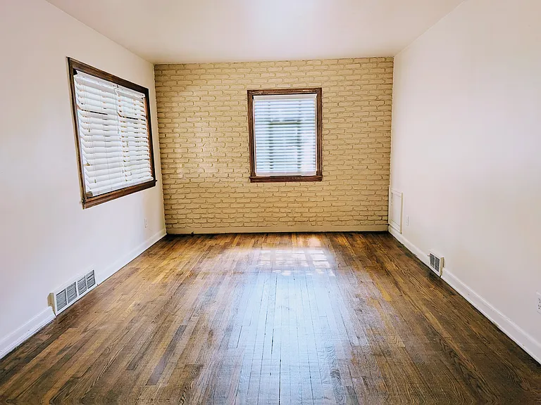 801 Lathrop St — Photo 2