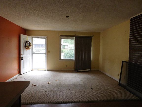 3rd image of 146 Matthews St