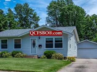 3223 Fairhaven Rd, Davenport, IA 52807