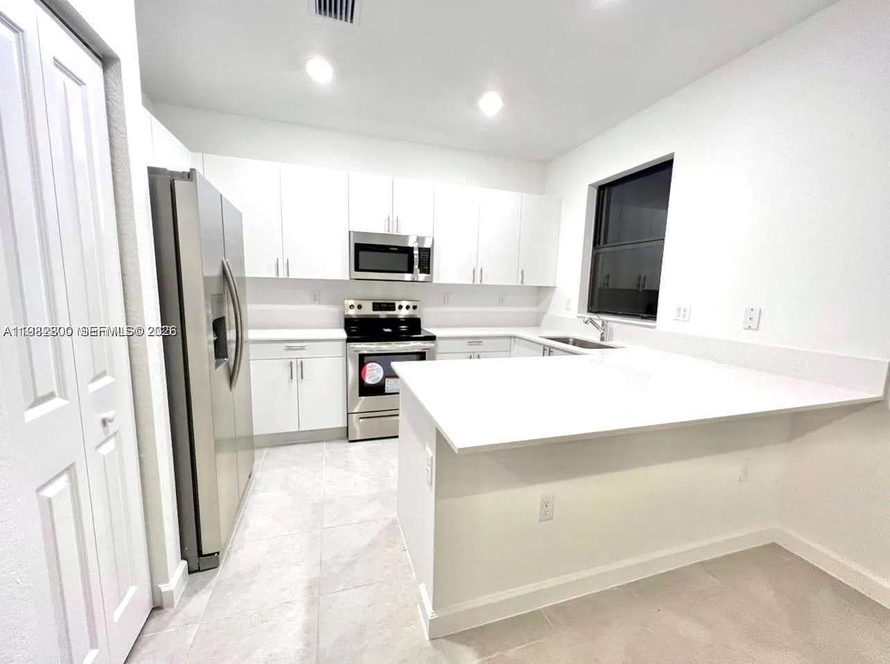 3 bed, 2.5 bath, $2,500 — Photo 4