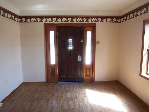 3rd image of 452 N Willow St