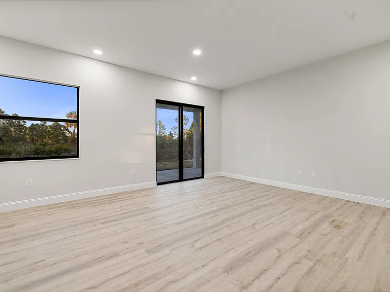 941 Elgin St — Photo 22
