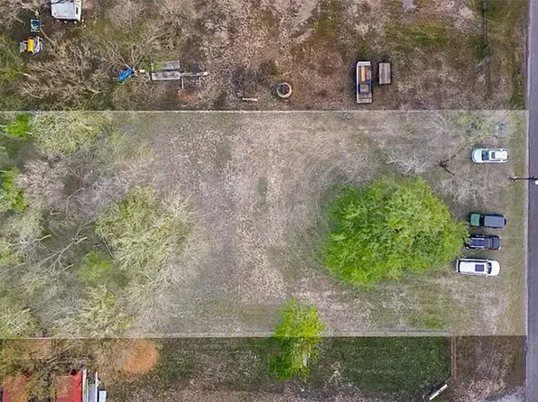 113 Lakeside Dr, Seguin, TX 78155