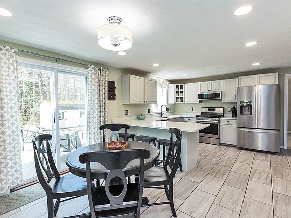 3rd image of 11 Acorn Drive #1-11