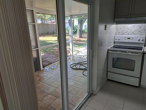 4th image of 3152 Poinciana Dr