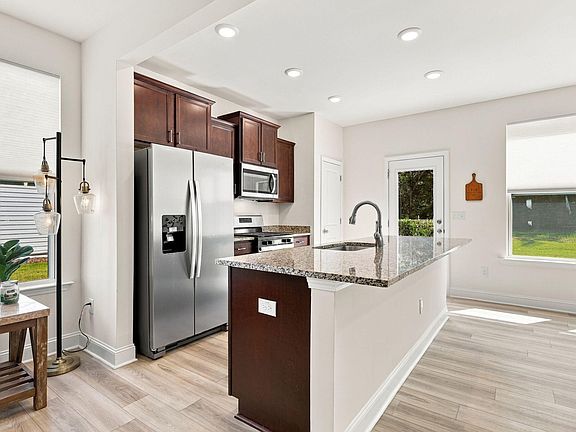 5th image of 717 Ridge Cliff Ln