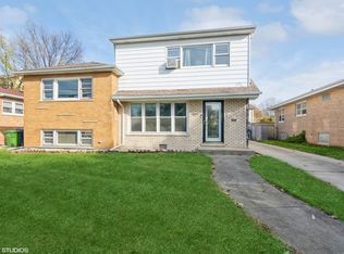 9527 S Kenton Ave, Oak Lawn, IL 60453